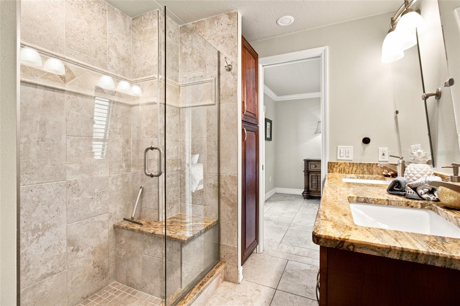 Primary ensuite remodeled Bath with dual sinks - 1270 GULF BLVD #2007, CLEARWATER BEACH