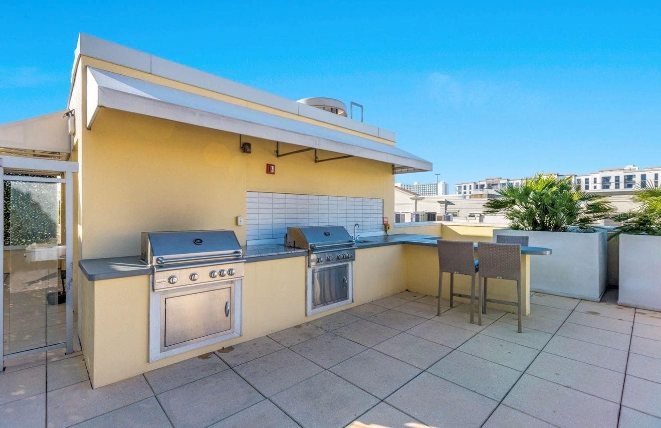 Condominium at 400 4TH AVE S #408, ST PETERSBURG, photo 27 of 33