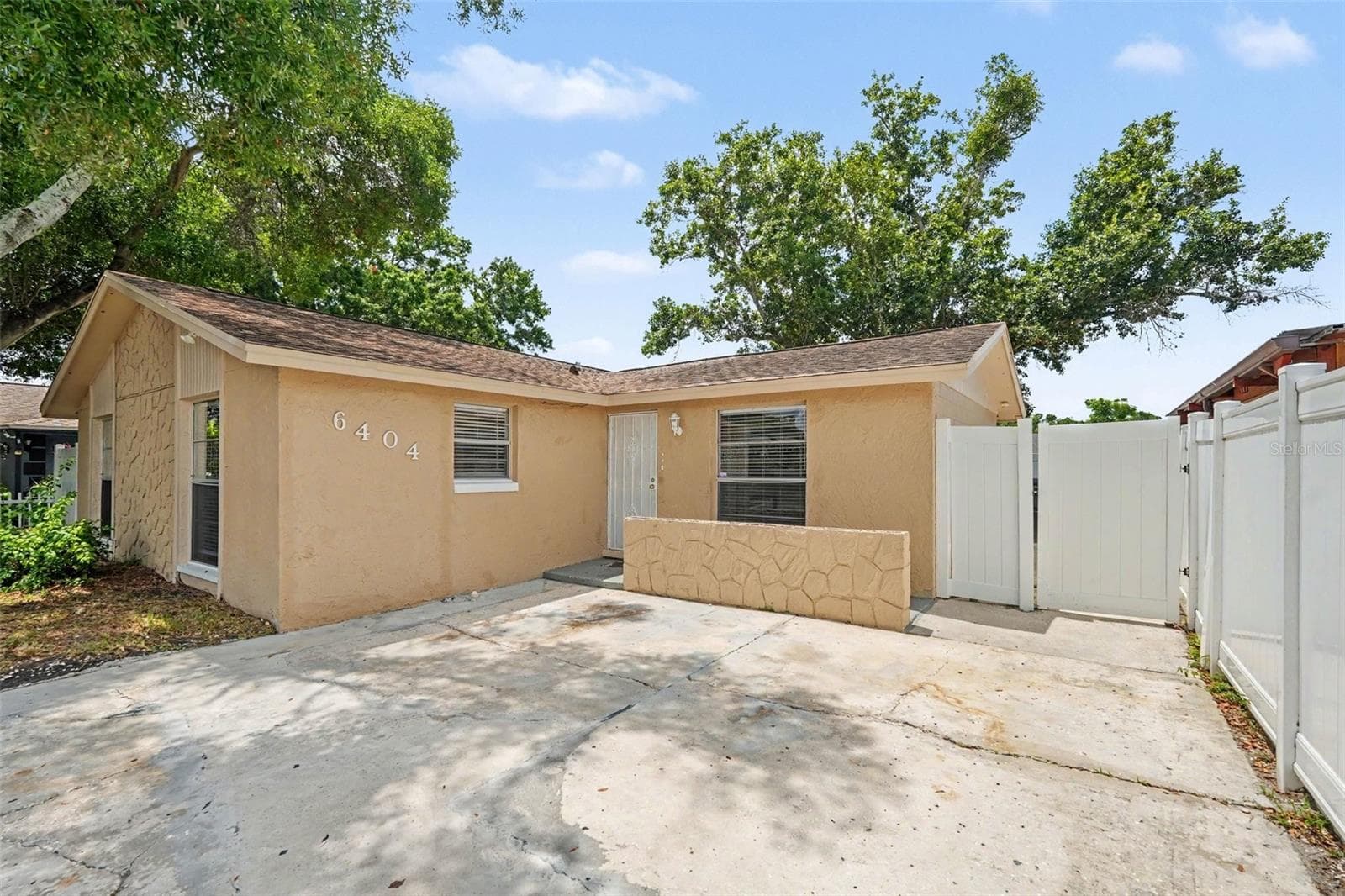 Single Family Residence at 6404 FREEDOM CT, TAMPA, photo 2 of 20