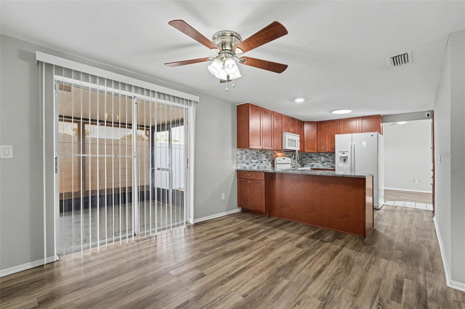 Single Family Residence at 6404 FREEDOM CT, TAMPA, photo 7 of 20