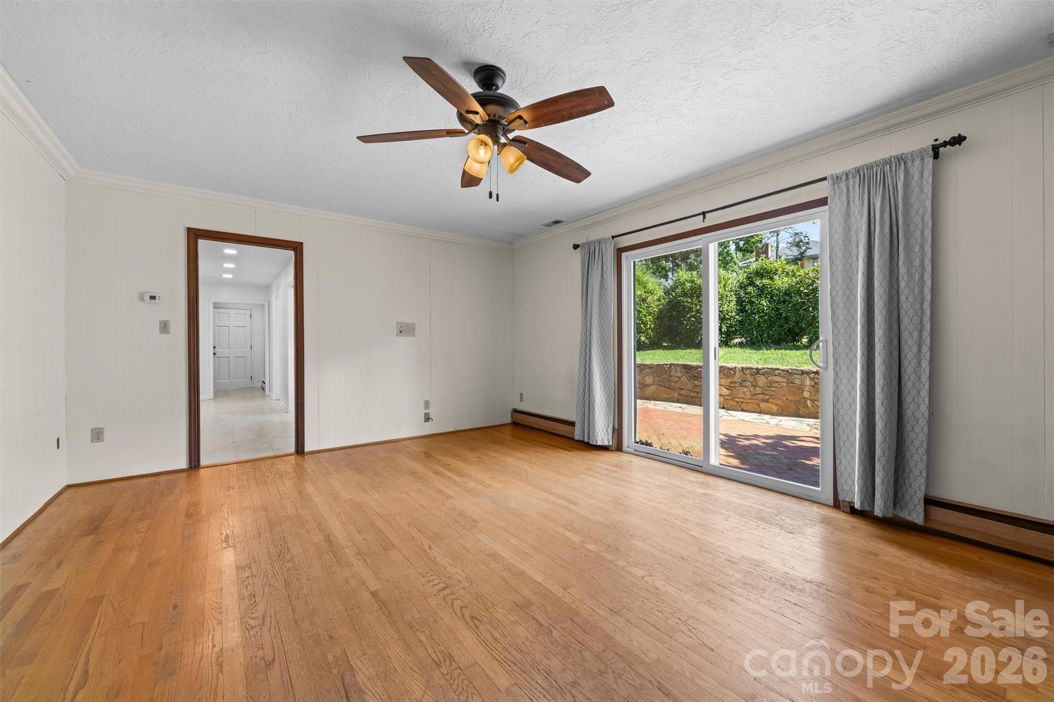 Den - 21 Hamburg Drive, Weaverville