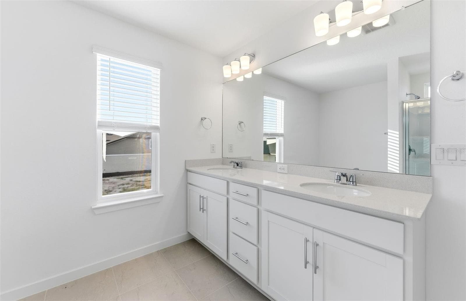 Owner's Bath w/Dual Sinks - 1361 ALLAGASH DR, ZEPHYRHILLS