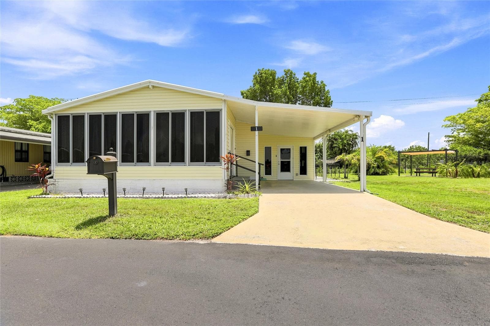 Front of Home - 1 POINSETTIA DR, FORT MYERS
