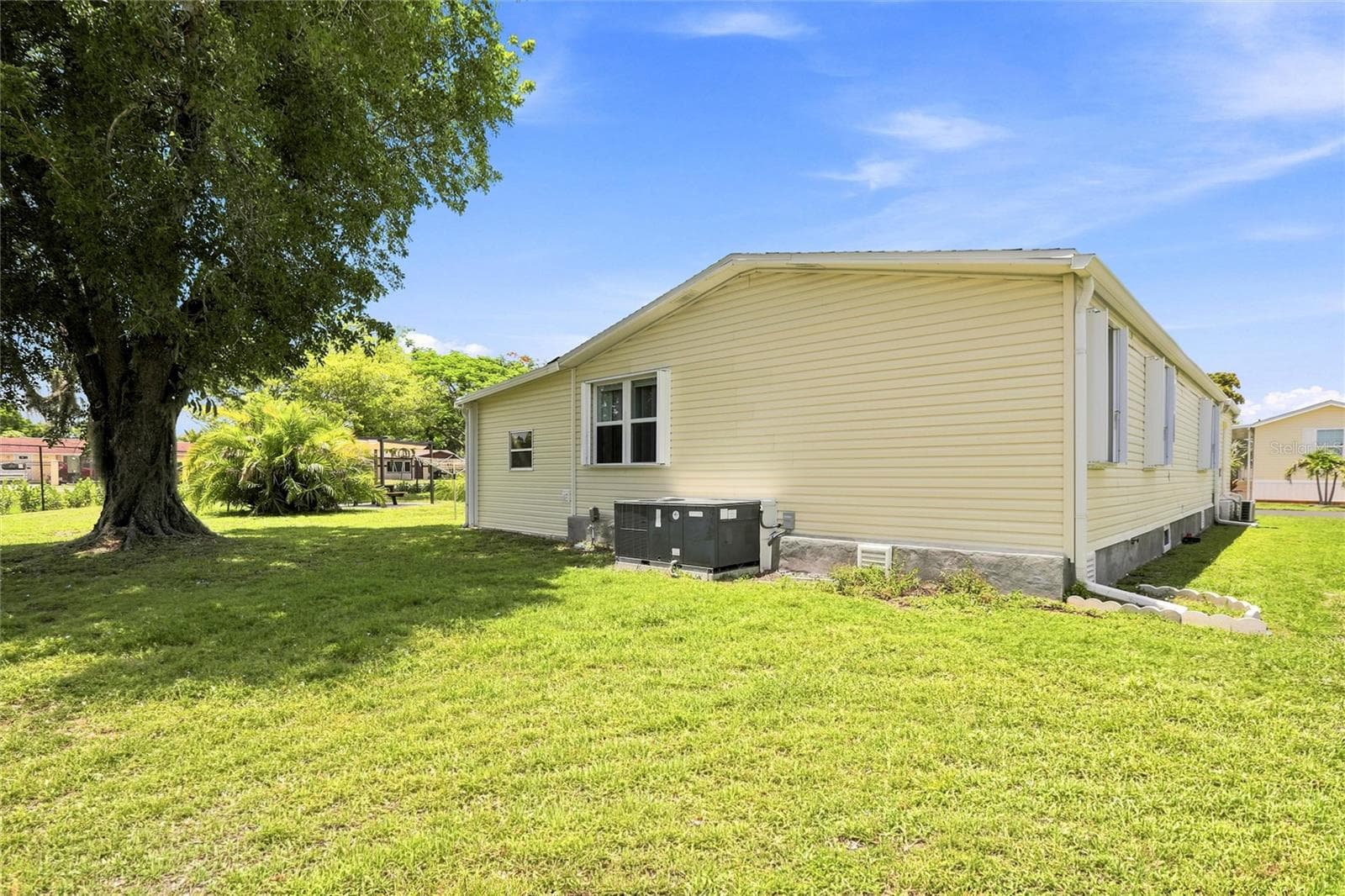 Back of Home - 1 POINSETTIA DR, FORT MYERS