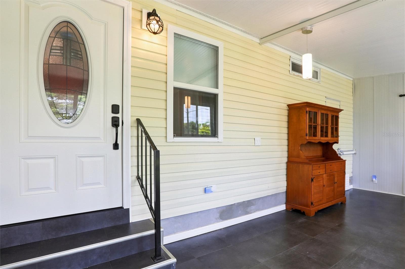 Sunroom - 1 POINSETTIA DR, FORT MYERS