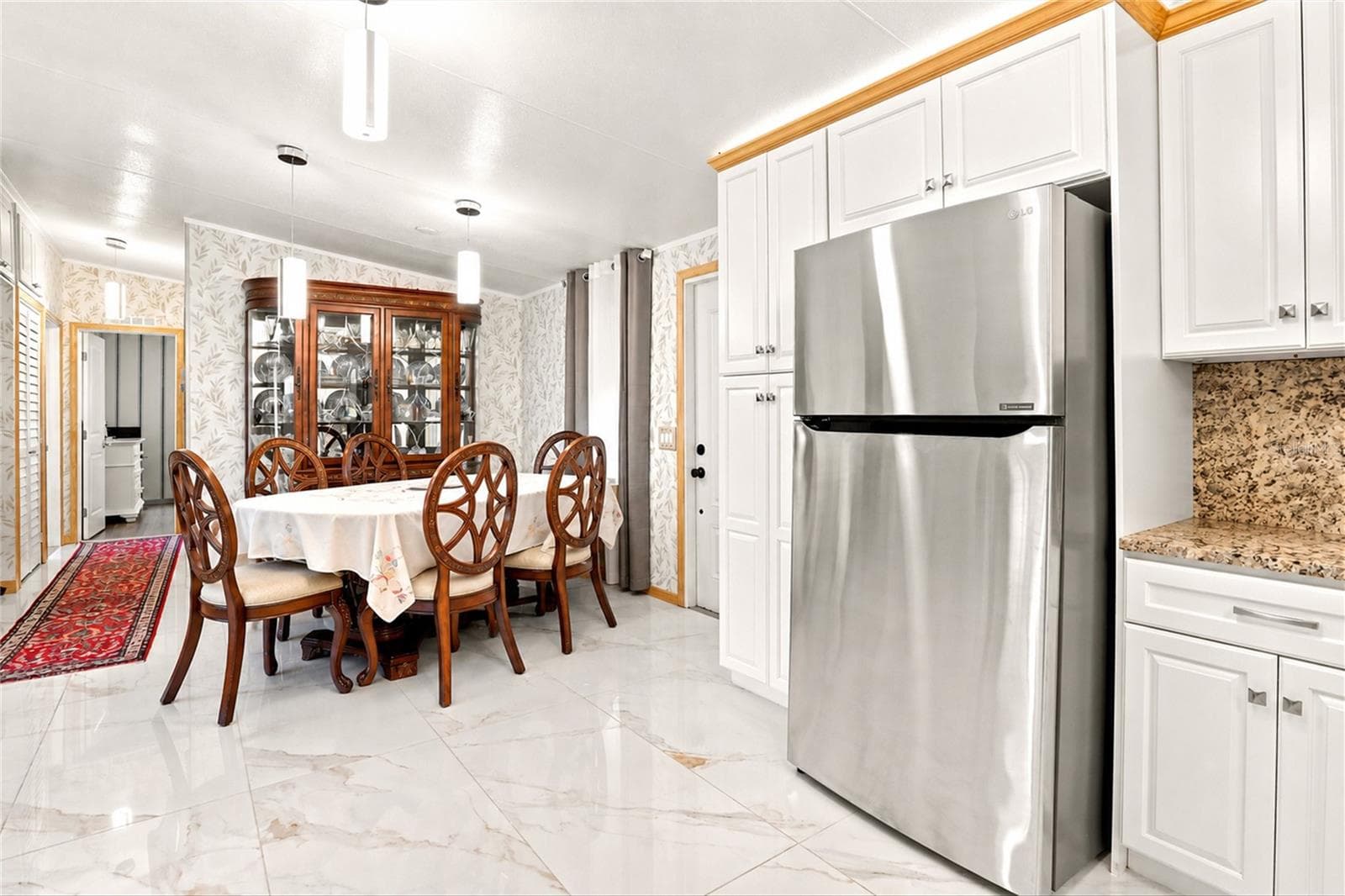 Dining area with Porcelain Tile - 1 POINSETTIA DR, FORT MYERS