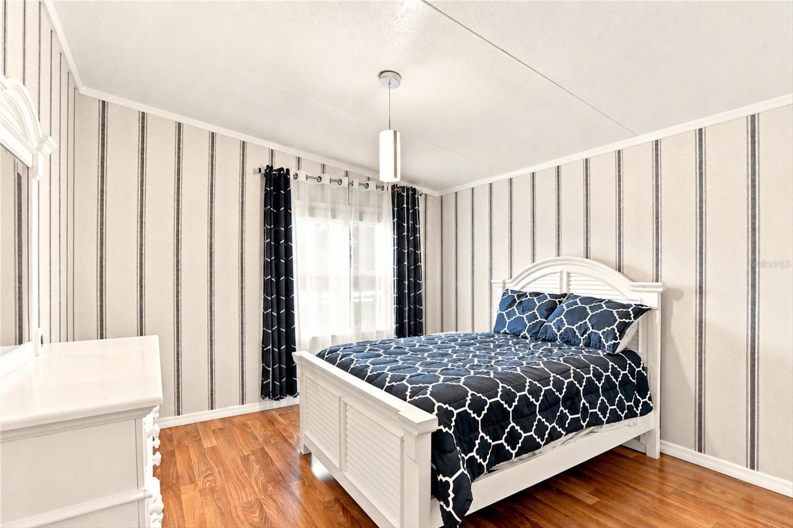 Guest Bedroom - 1 POINSETTIA DR, FORT MYERS