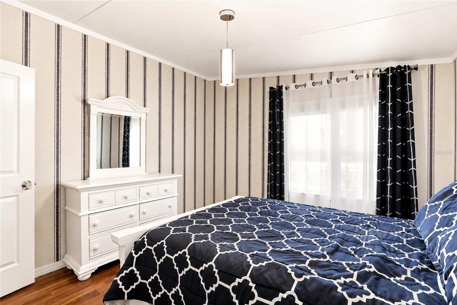 Guest Bedroom - 1 POINSETTIA DR, FORT MYERS