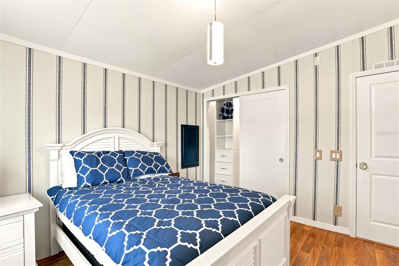 Guest Bedroom - 1 POINSETTIA DR, FORT MYERS