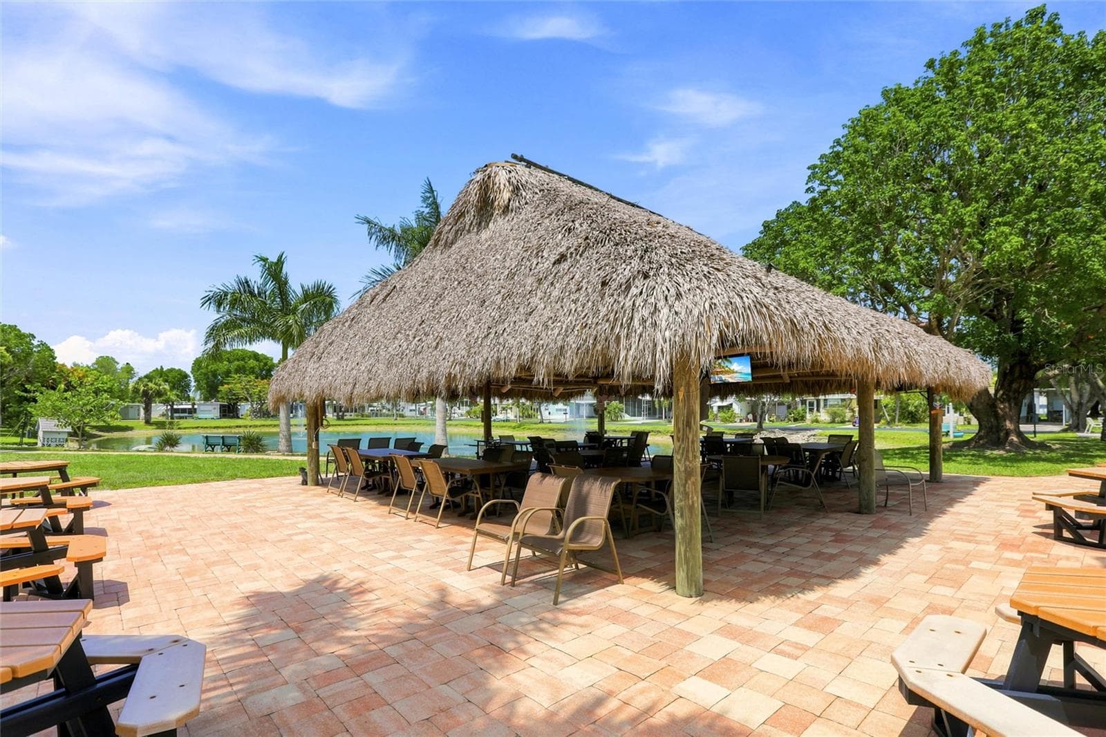 Park Amenities - 1 POINSETTIA DR, FORT MYERS