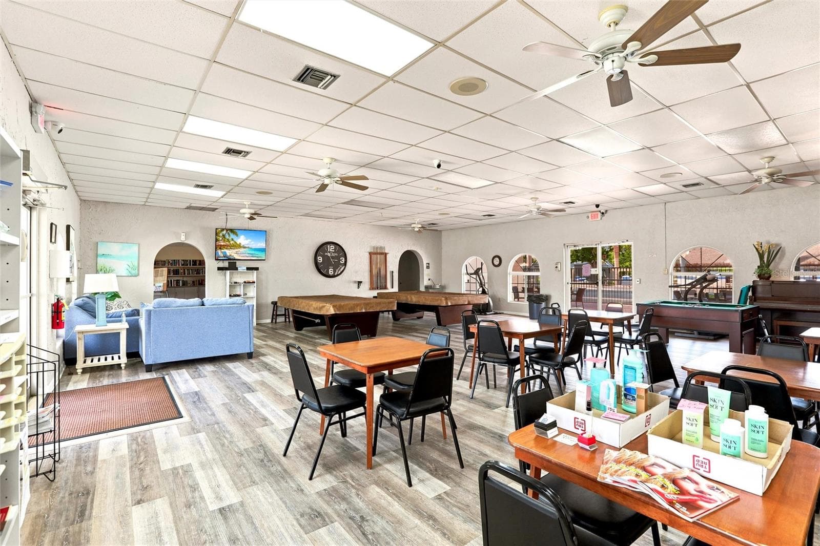 Park Amenities - 1 POINSETTIA DR, FORT MYERS