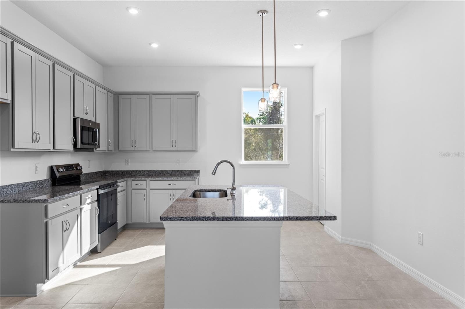 Townhouse at 9614 MONTAGUE ST, WESTCHASE, photo 10 of 42