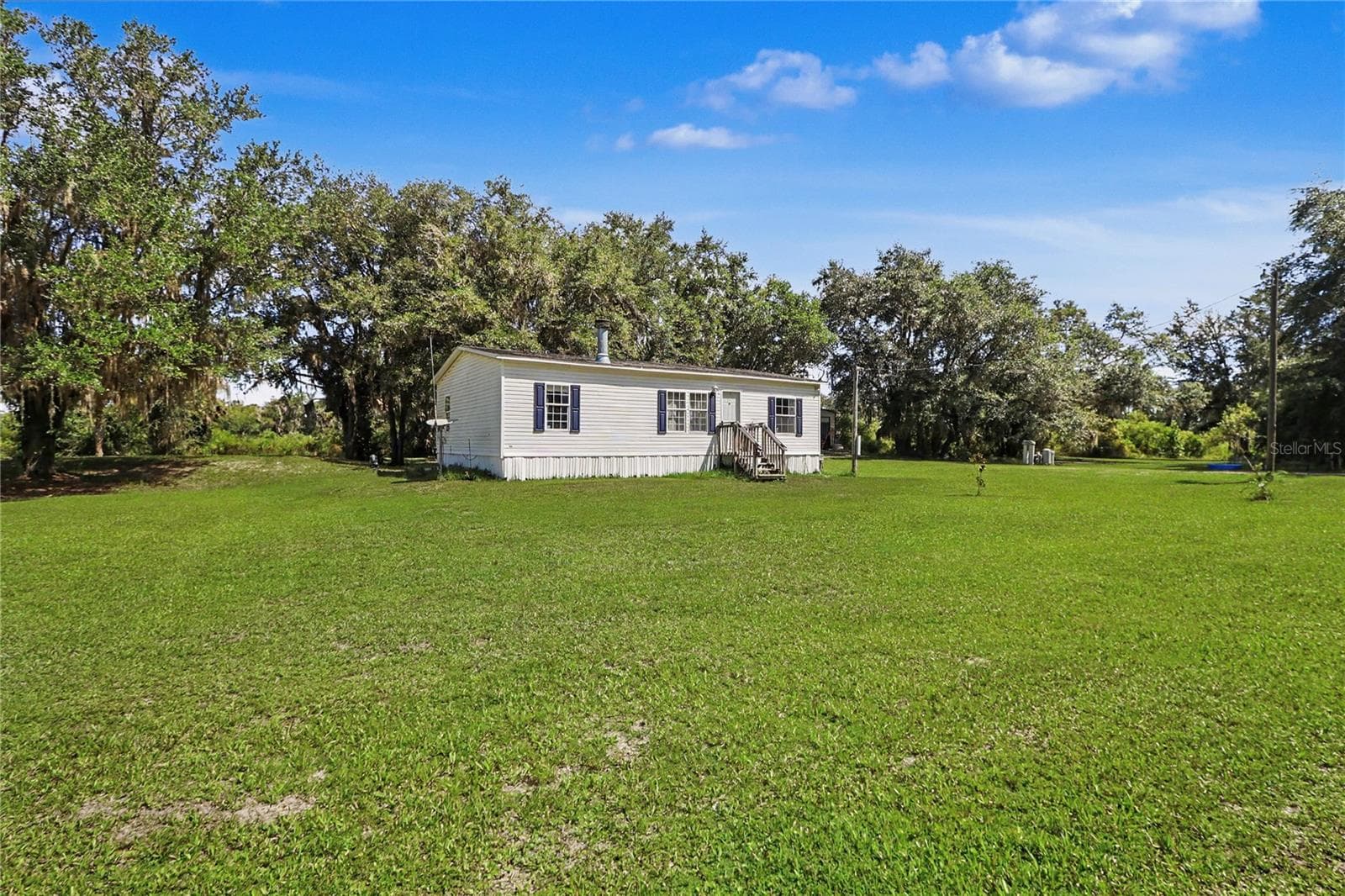 Manufactured Home at 5435 NE 153RD PLACE RD, CITRA, photo 4 of 43