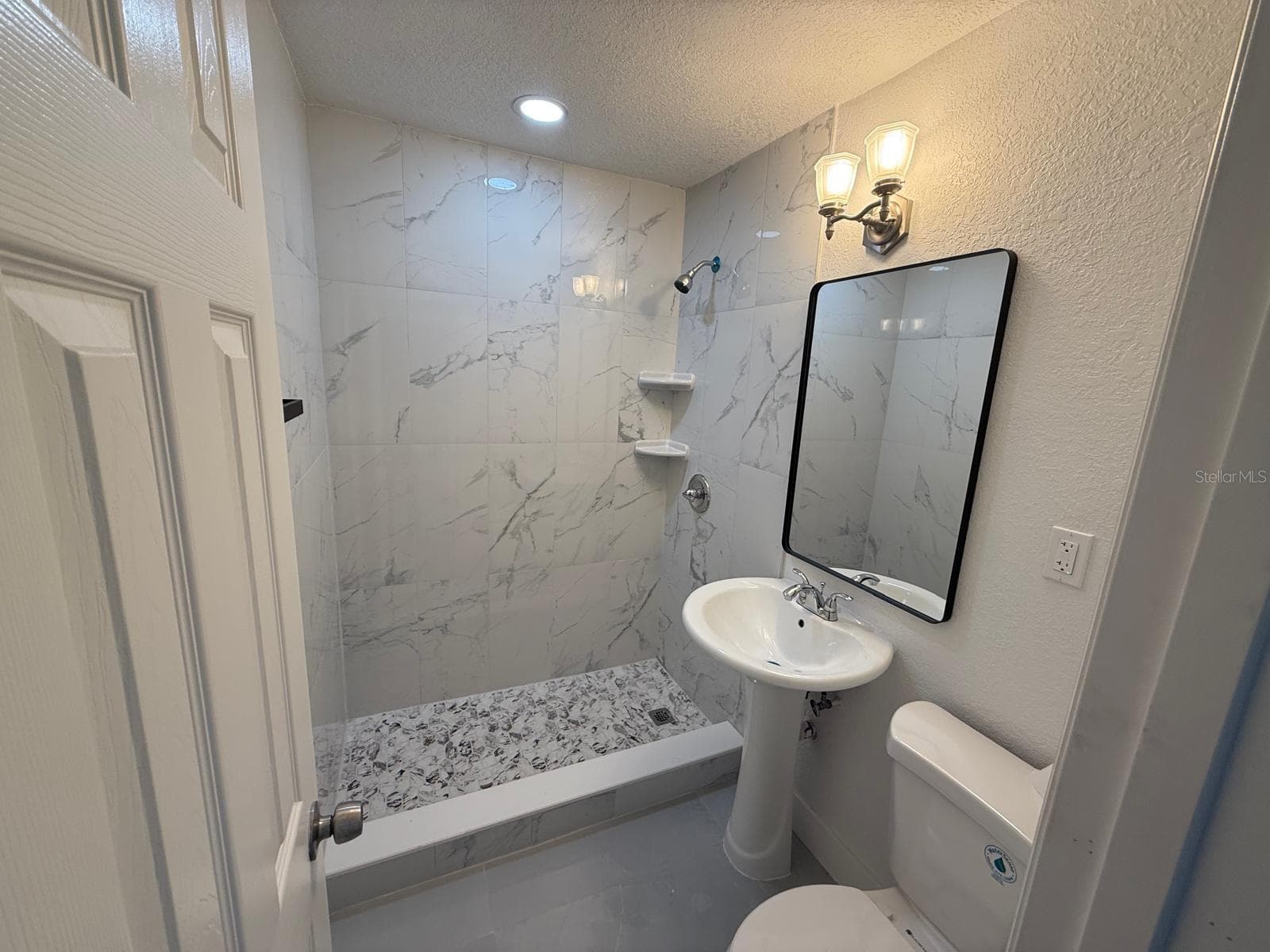 FRONT UNIT BATH - 427 40TH AVE S, ST PETERSBURG