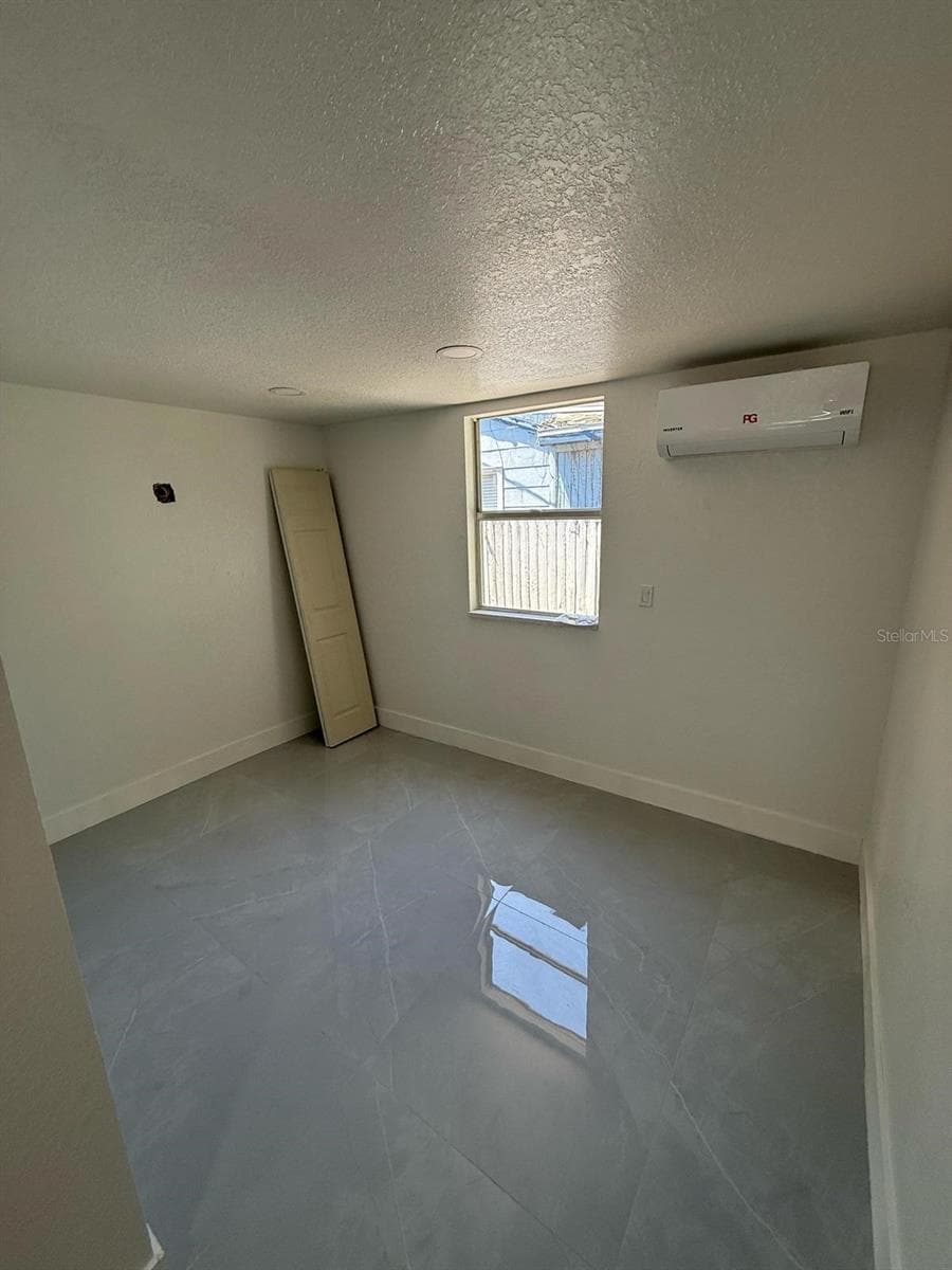 FRONT UNIT EFFICIENCY FLEX AREA - 427 40TH AVE S, ST PETERSBURG