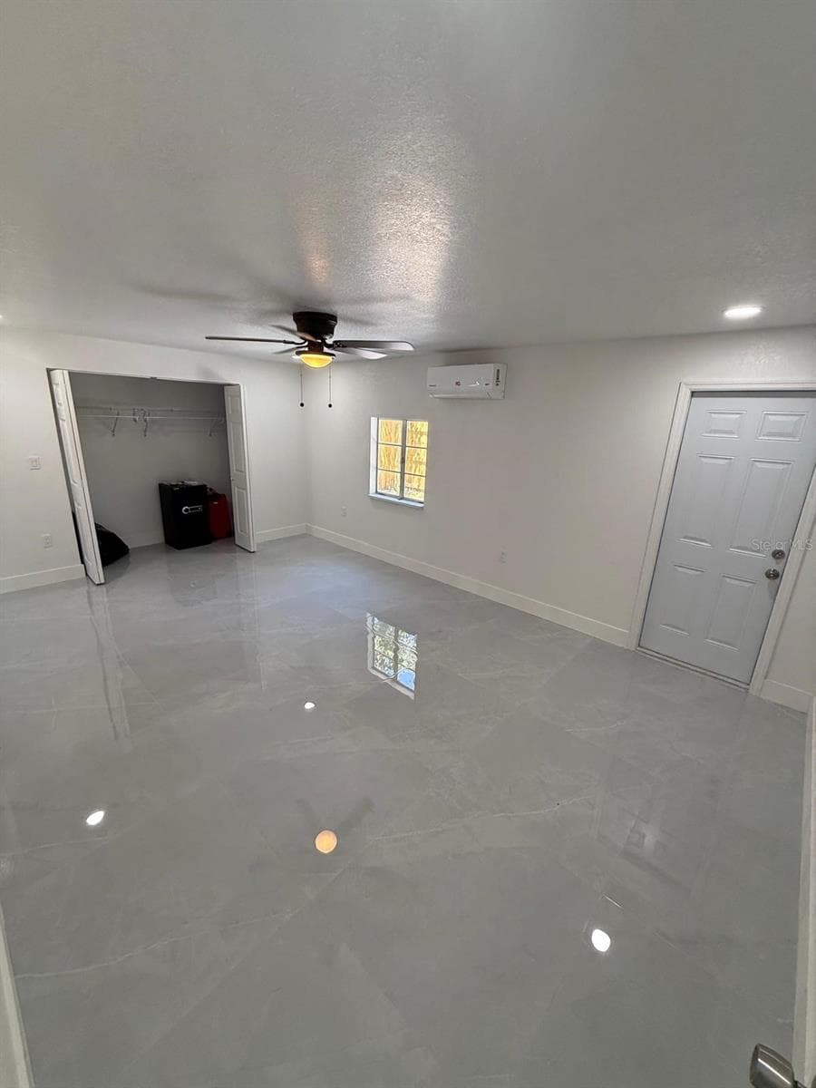 FRONT UNIT EFFICIENCY BED - 427 40TH AVE S, ST PETERSBURG