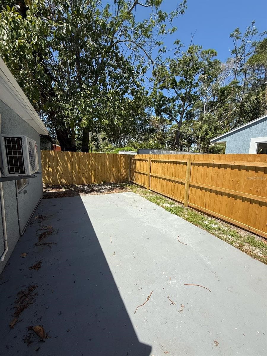 FRONT UNIT PATIO - 427 40TH AVE S, ST PETERSBURG