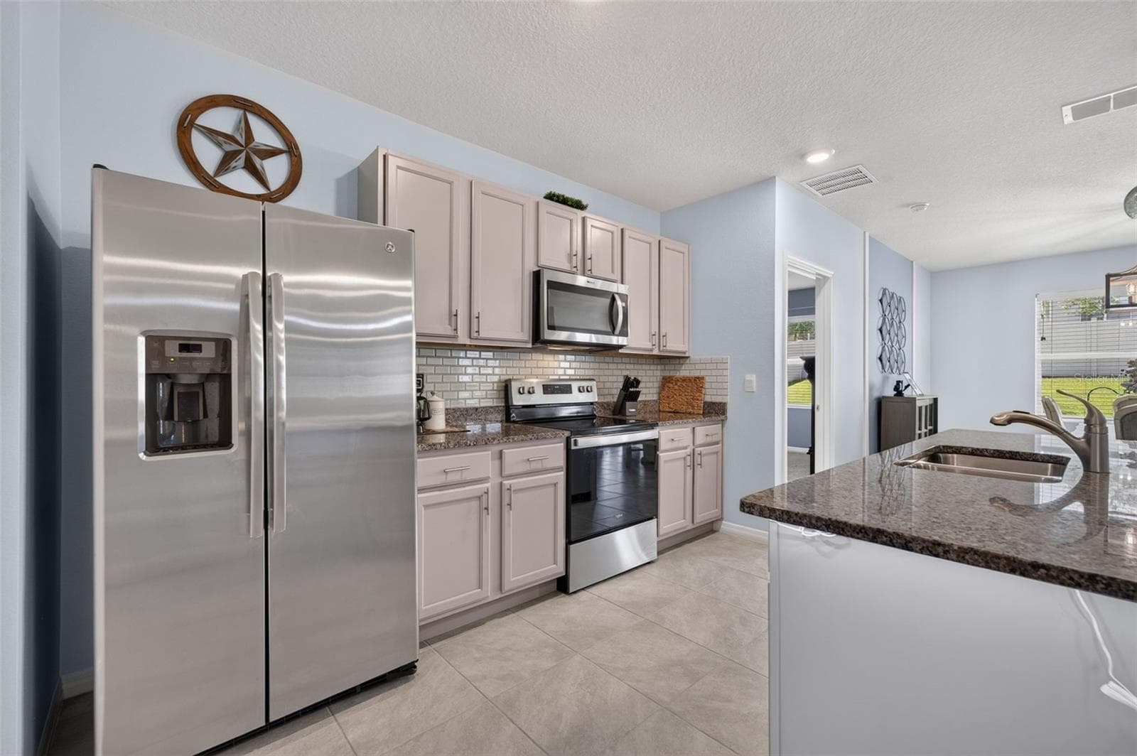 Single Family Residence at 5264 GREENHEART AVE, MOUNT DORA, photo 10 of 34
