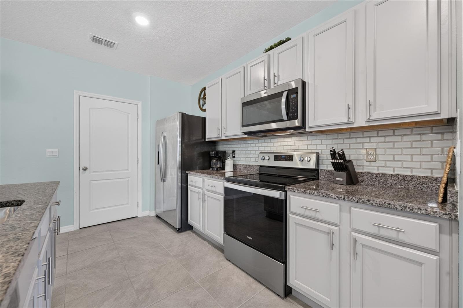 Single Family Residence at 5264 GREENHEART AVE, MOUNT DORA, photo 13 of 34