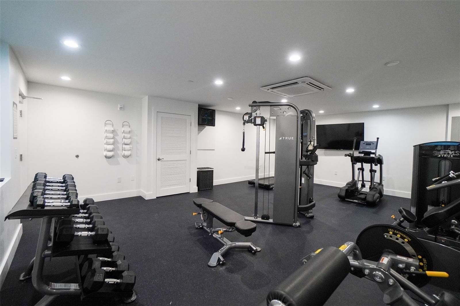 FITTNESS CENTER - 11500 GULF BLVD #304, TREASURE ISLAND