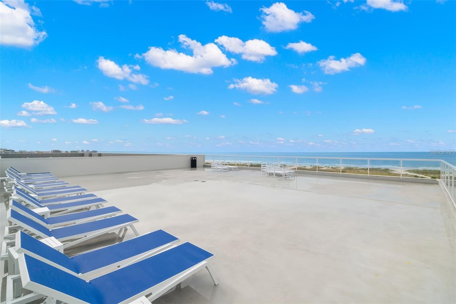 ROOFTOP SUNSET LOUNGE AREA - 11500 GULF BLVD #304, TREASURE ISLAND