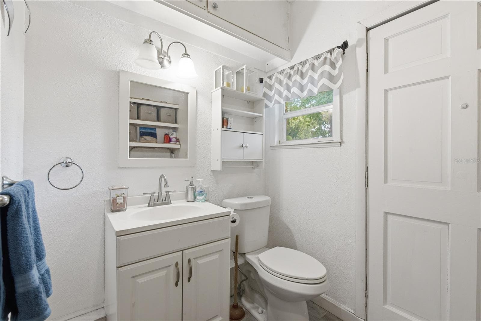 538 Half Bathroom - 536 PATRICIA AVE, DUNEDIN