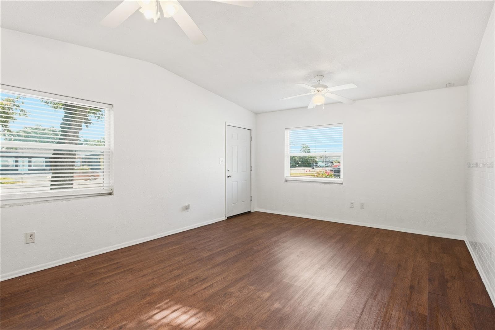 536 Living Room - 536 PATRICIA AVE, DUNEDIN