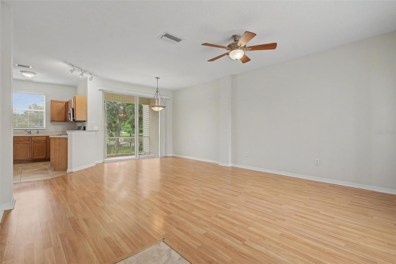 Townhouse at 12216 COUNTRY WHITE CIR, TAMPA, photo 6 of 31