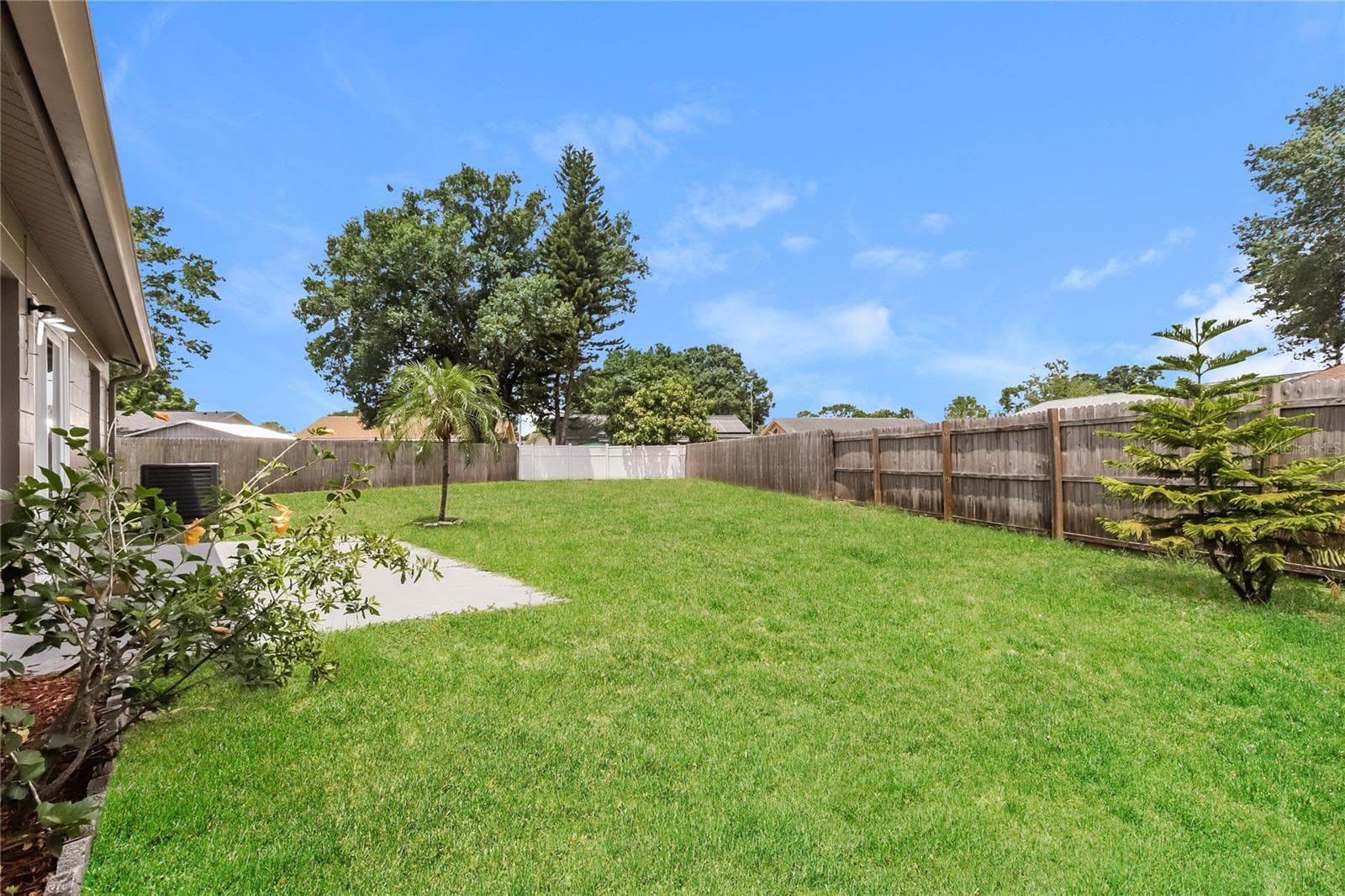 Single Family Residence at 1002 PINEHAVEN CT, BRANDON, photo 14 of 15
