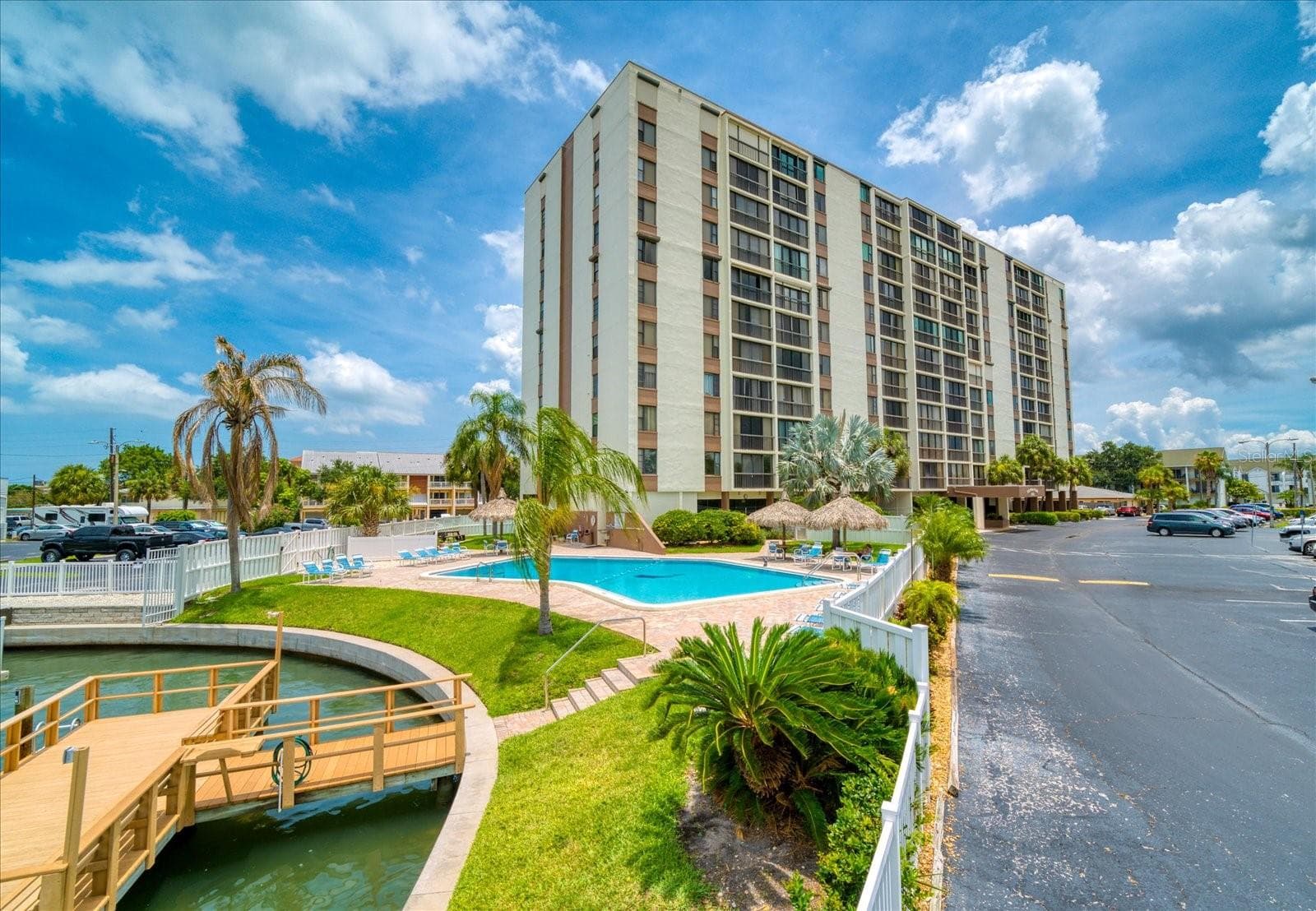 255 DOLPHIN PT #307