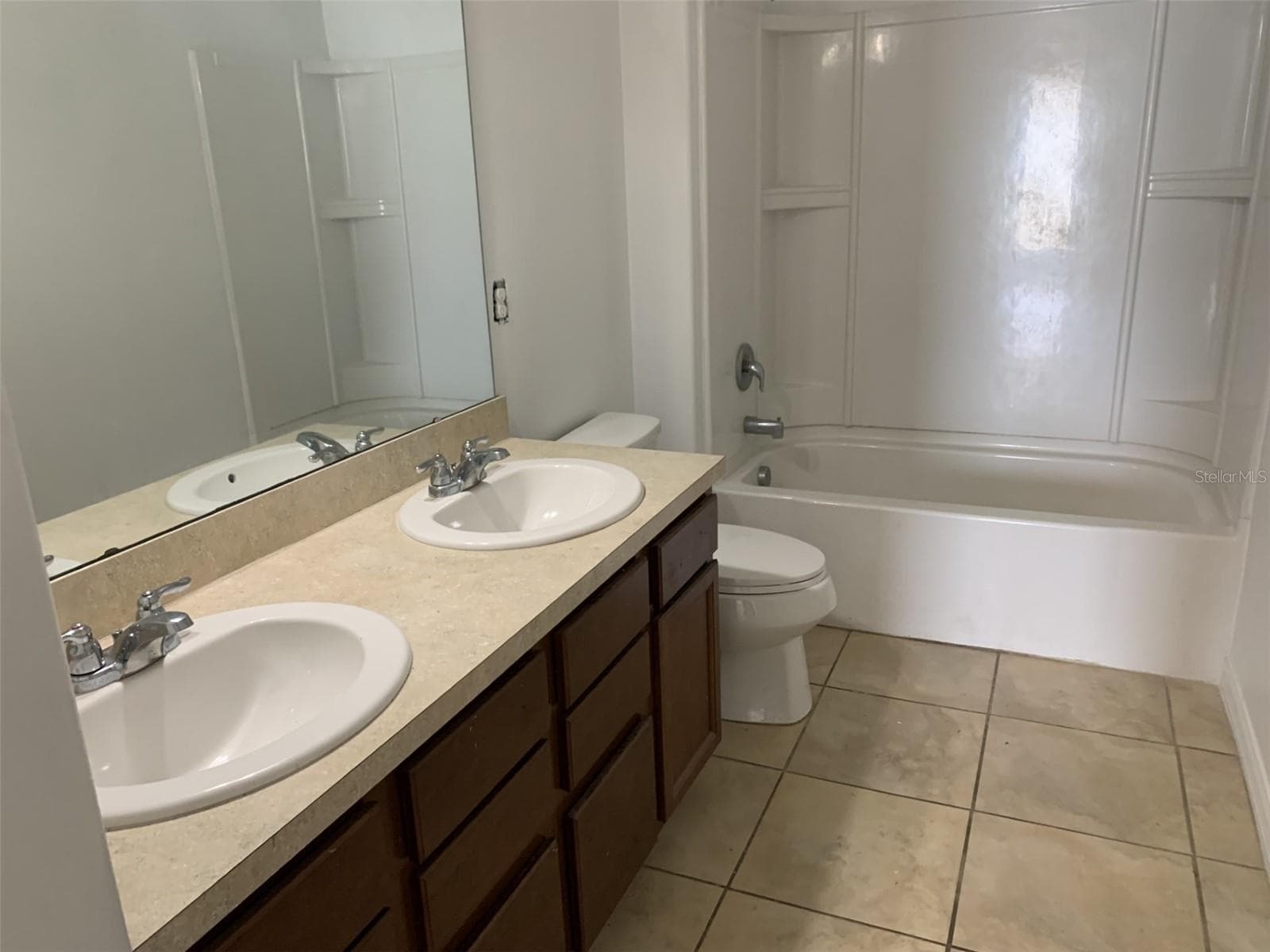 Guest Bath - 3966 BAJA DR, ST CLOUD