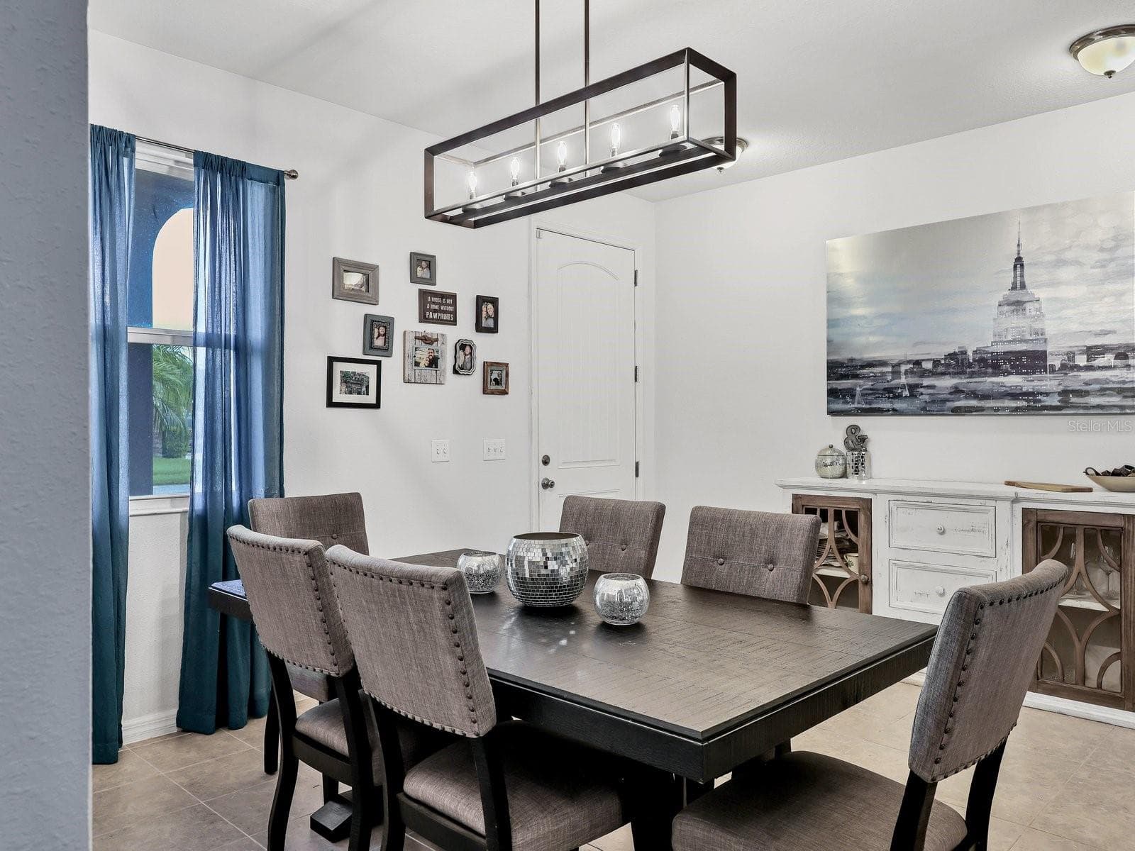 Main dining area - 6307 4TH ST E, BRADENTON