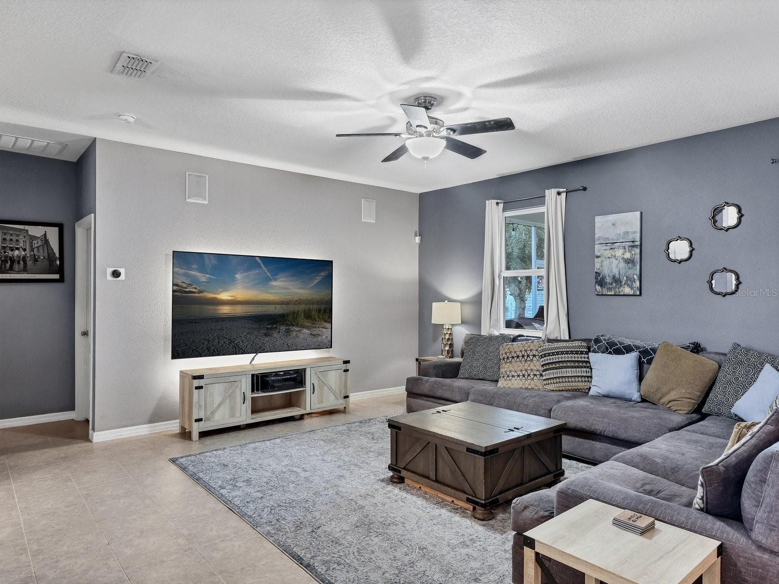 If you are an entertainer this is a wonderful open floor plan - 6307 4TH ST E, BRADENTON