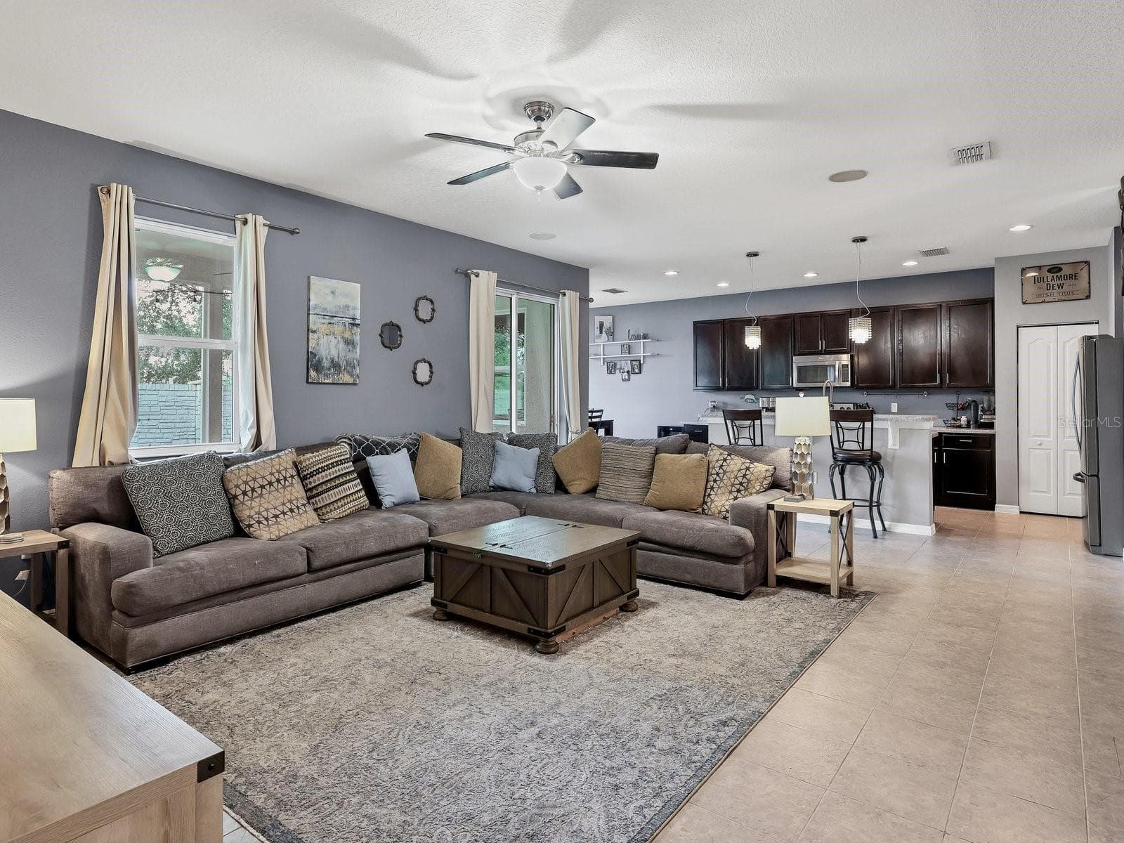 Nice open floor plan !! - 6307 4TH ST E, BRADENTON