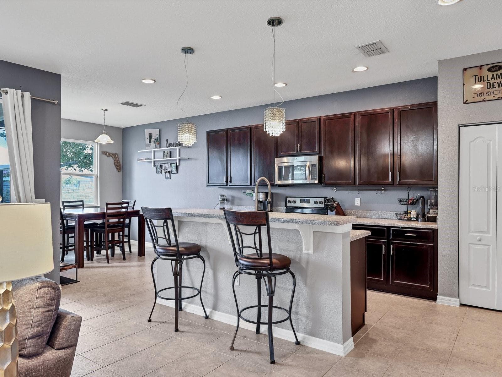 Plenty of room to entertain in this home - 6307 4TH ST E, BRADENTON