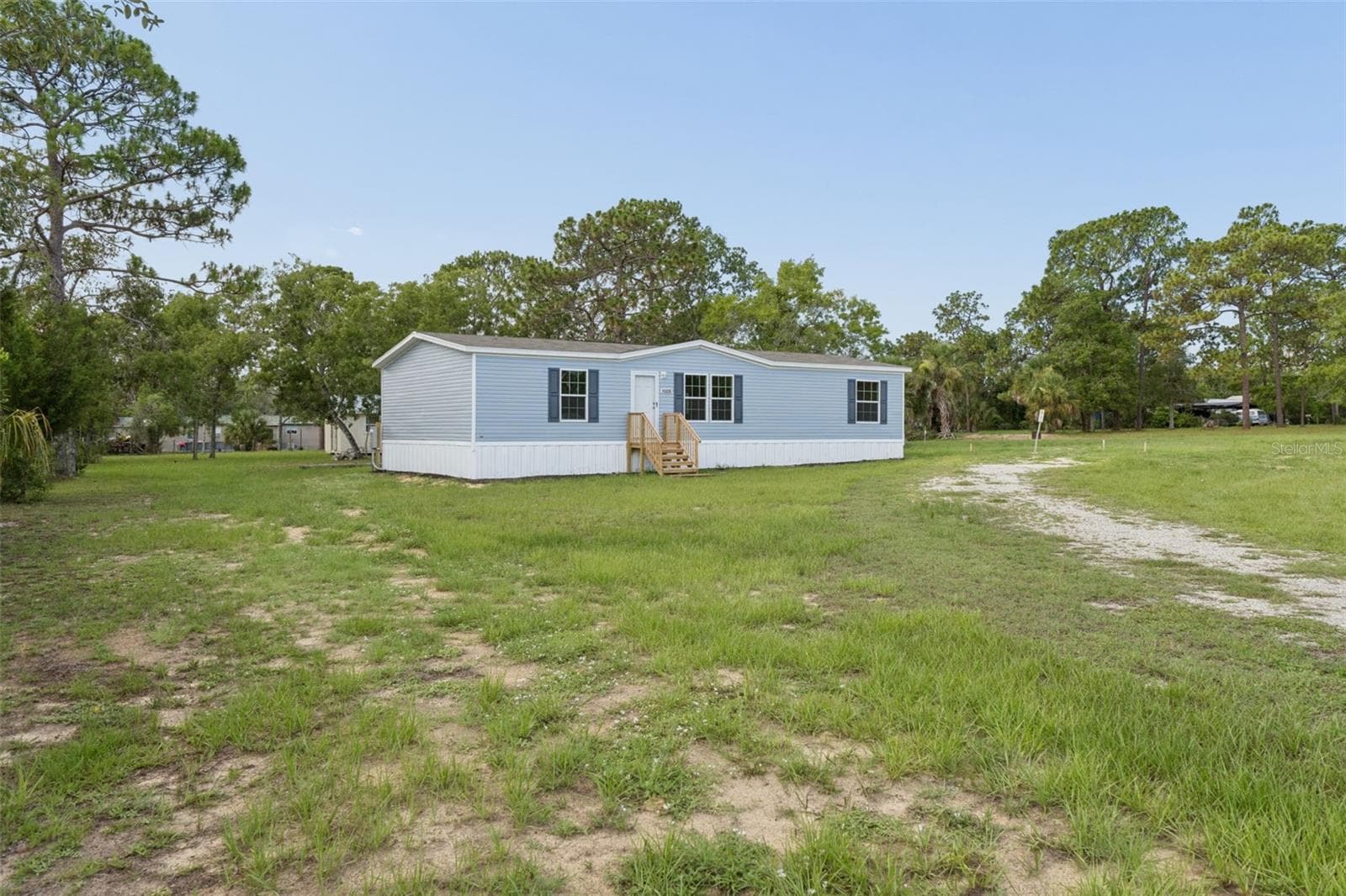 Manufactured Home at 13320 SUN RD, BROOKSVILLE, photo 3 of 36
