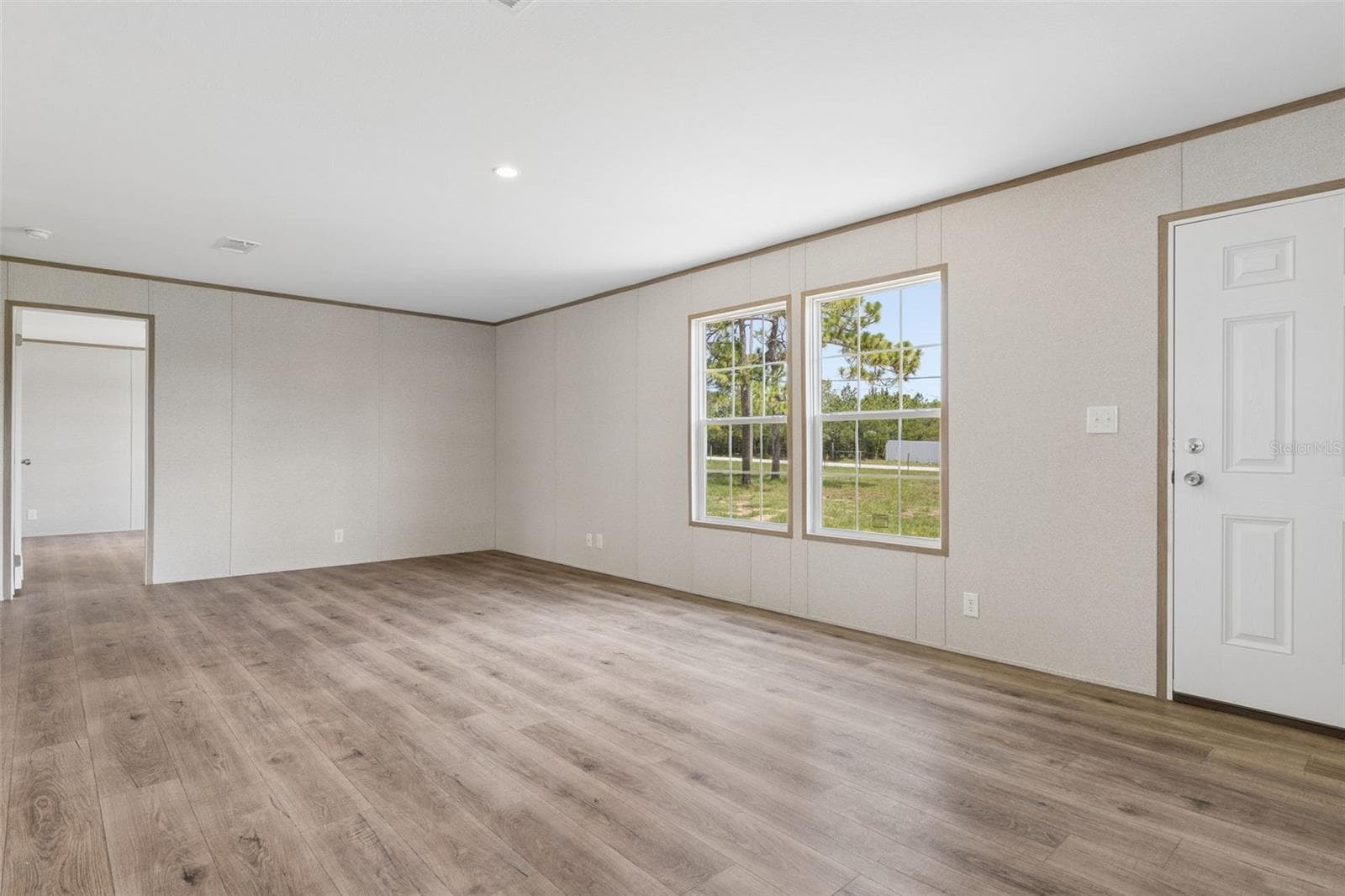 Manufactured Home at 13320 SUN RD, BROOKSVILLE, photo 7 of 36
