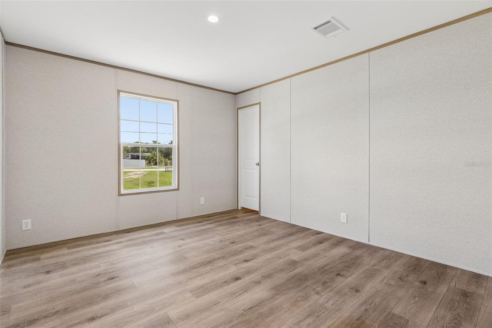 Manufactured Home at 13320 SUN RD, BROOKSVILLE, photo 19 of 36