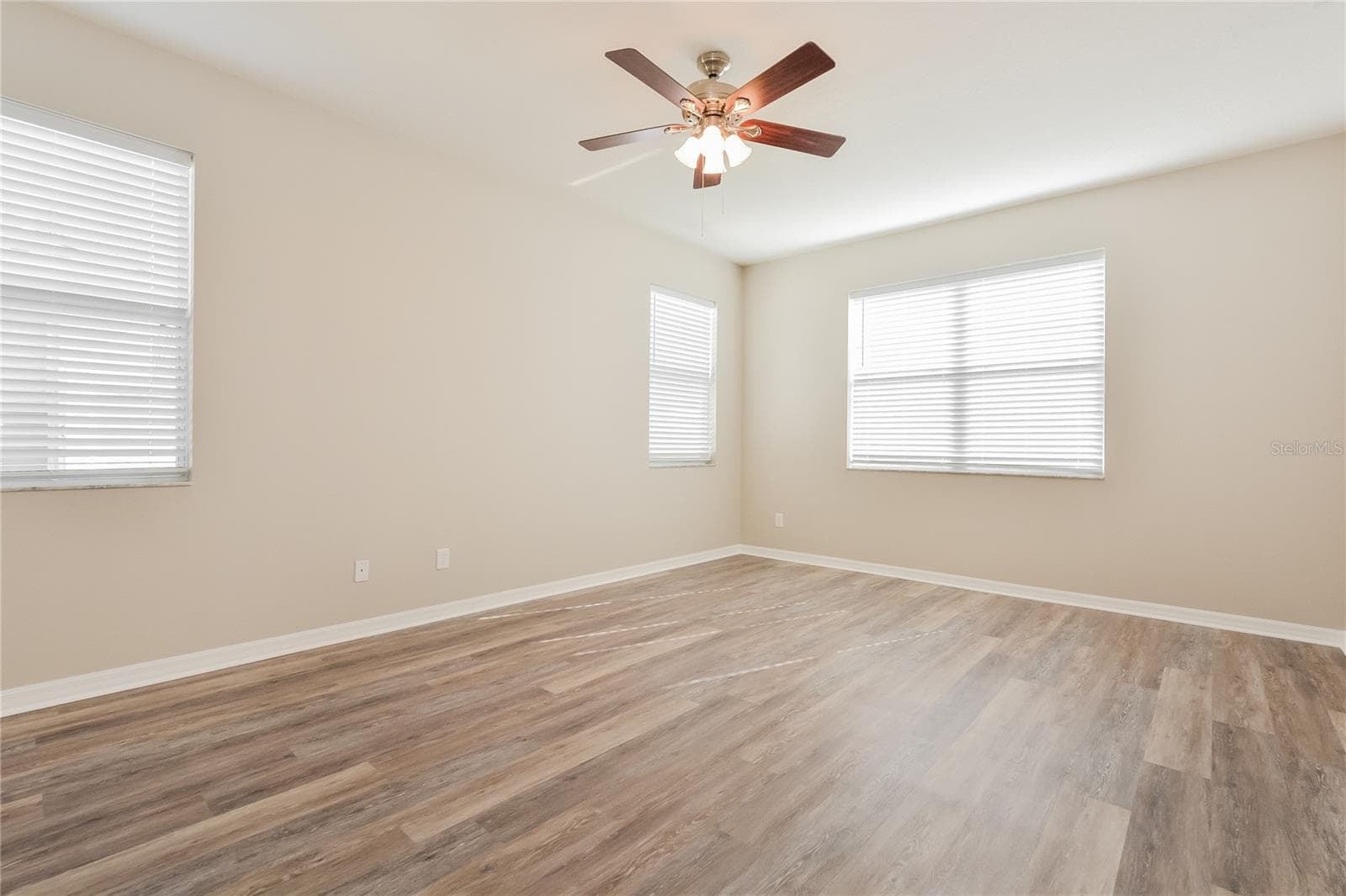 Single Family Residence at 5061 GANDROSS LN, MOUNT DORA, photo 8 of 15