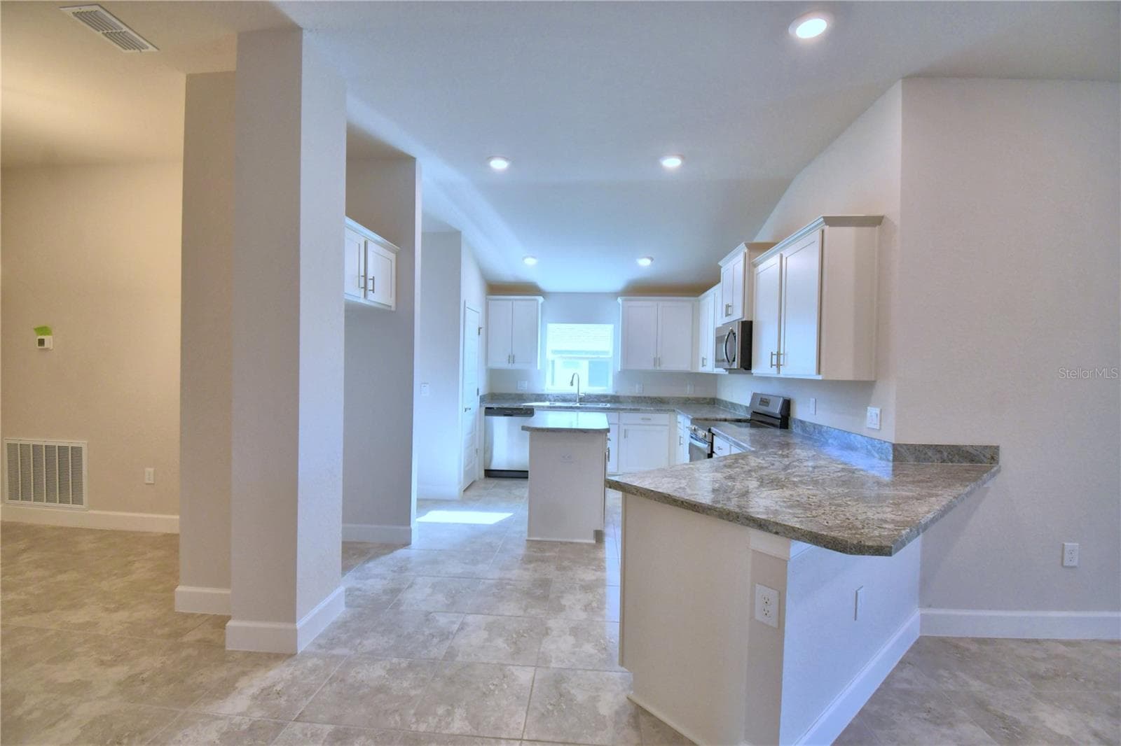 Single Family Residence at 4616 CALAMINT LN, AUBURNDALE, photo 7 of 52
