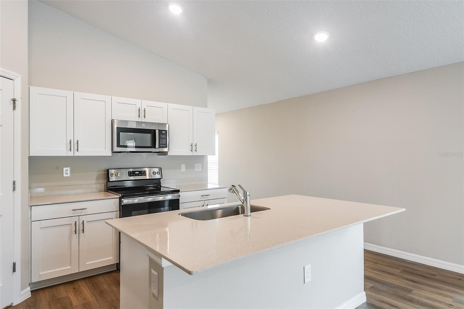 Single Family Residence at 9136 BELLEVIEW FOREST PASS, DADE CITY, photo 8 of 26