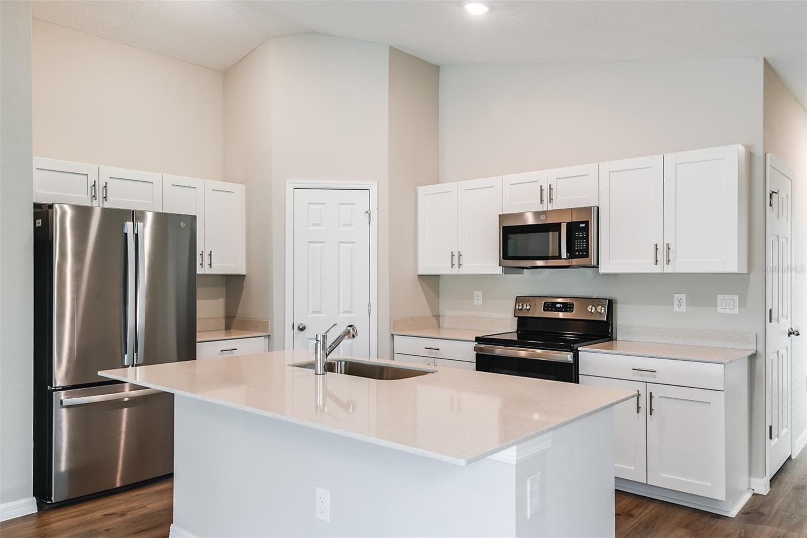 Single Family Residence at 9136 BELLEVIEW FOREST PASS, DADE CITY, photo 9 of 26