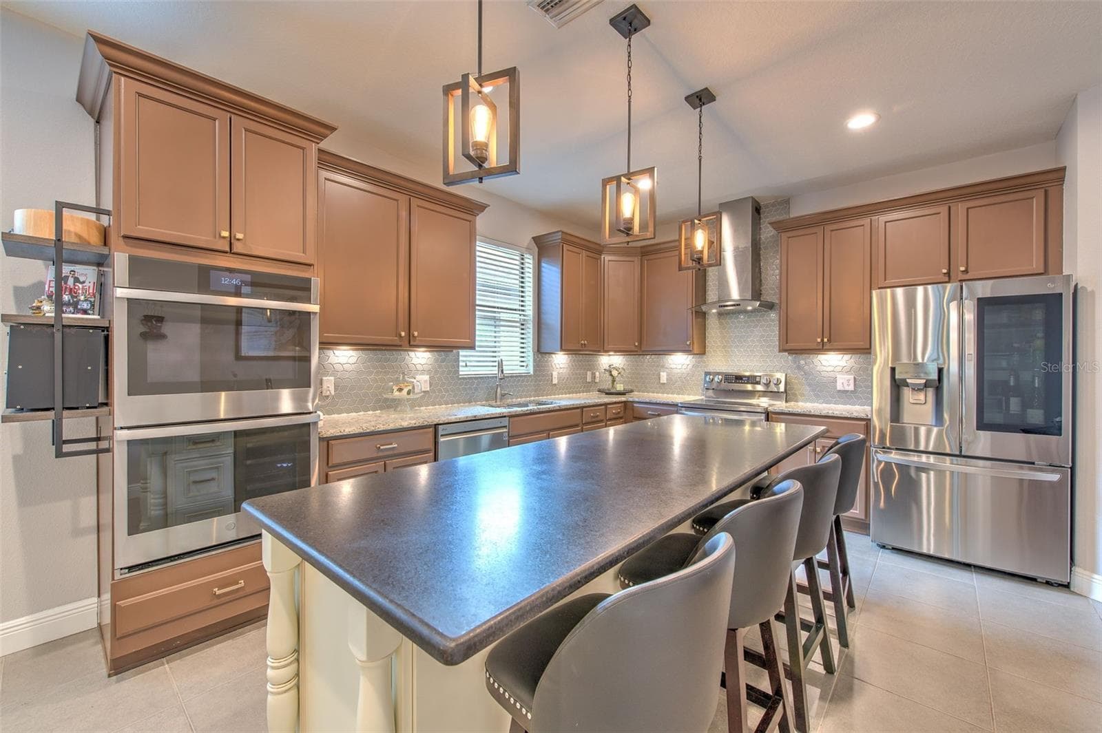 Single Family Residence at 842 VINO VERDE CIR, BRANDON, photo 2 of 44