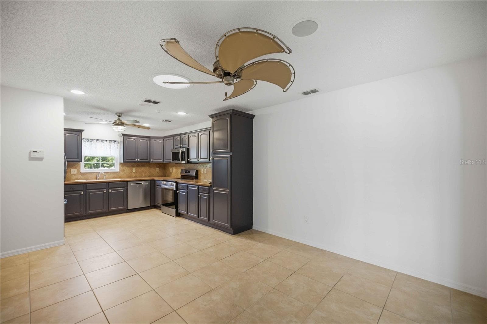Dining Room/Kitchen 1 - 17676 SE 102ND CIR, SUMMERFIELD