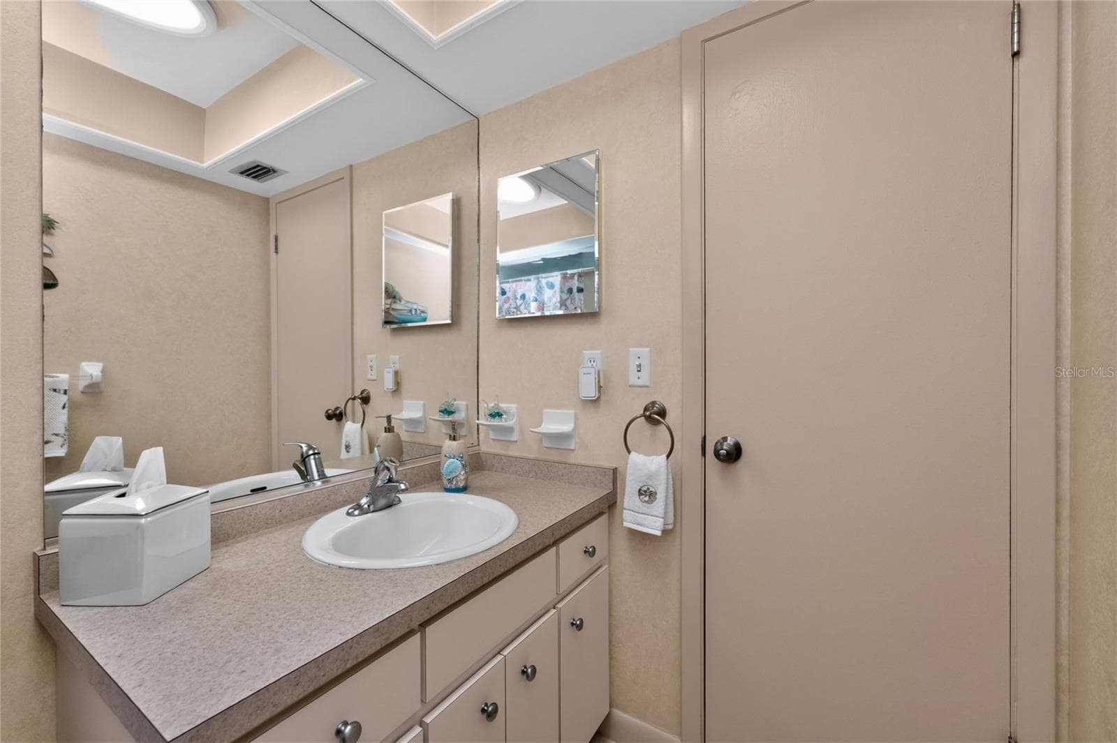 Single Family Residence at 23 ANNAPOLIS LN, ROTONDA WEST, photo 30 of 51