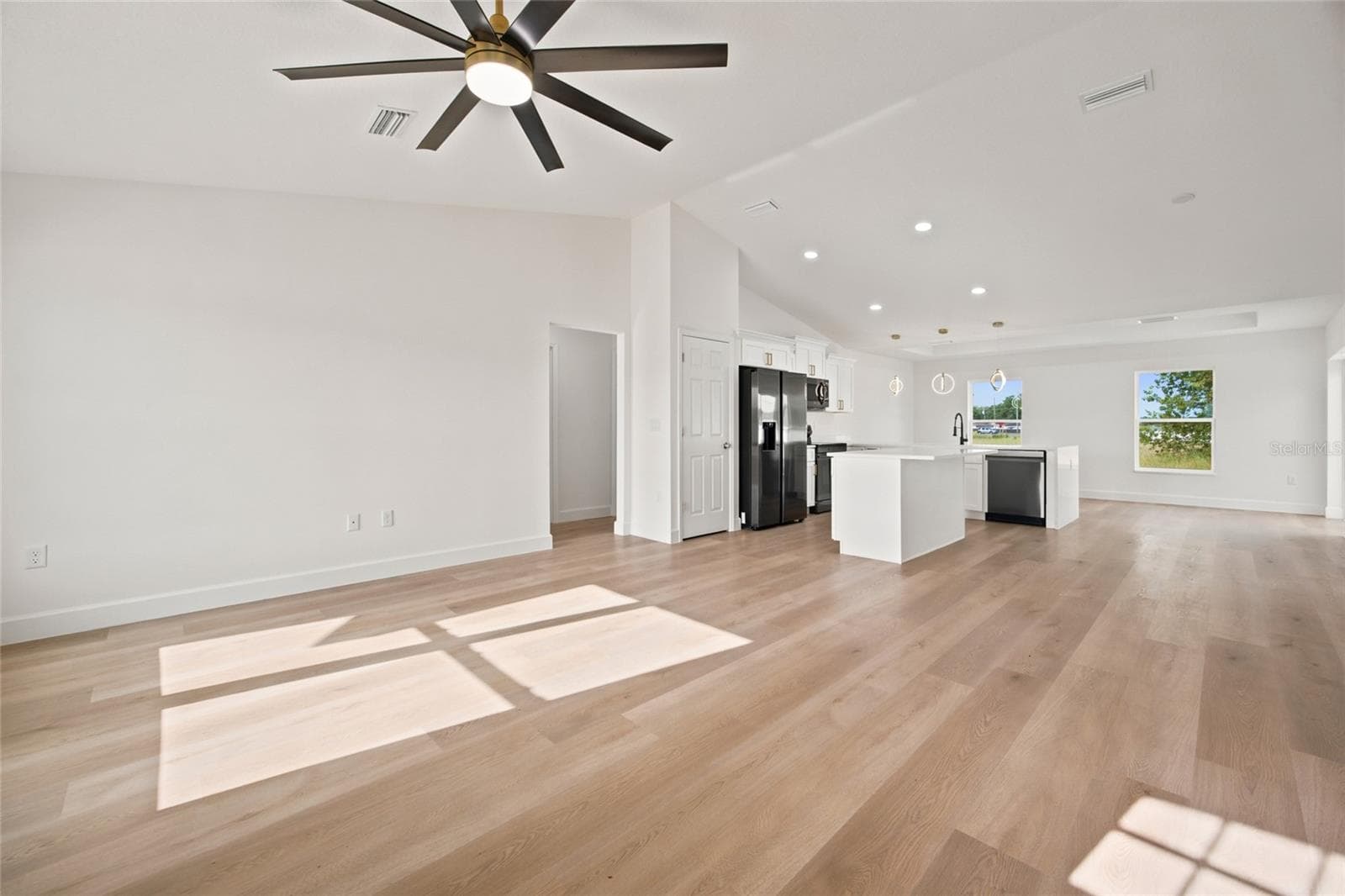 Single Family Residence at 1 DOGWOOD DRIVE PASS, OCALA, photo 6 of 38