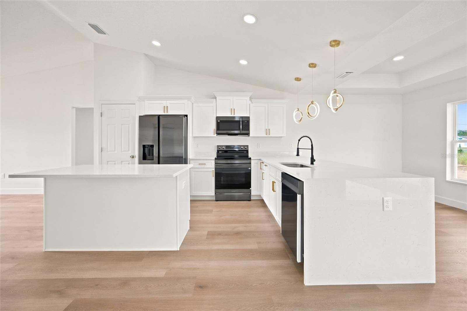 Single Family Residence at 1 DOGWOOD DRIVE PASS, OCALA, photo 11 of 38