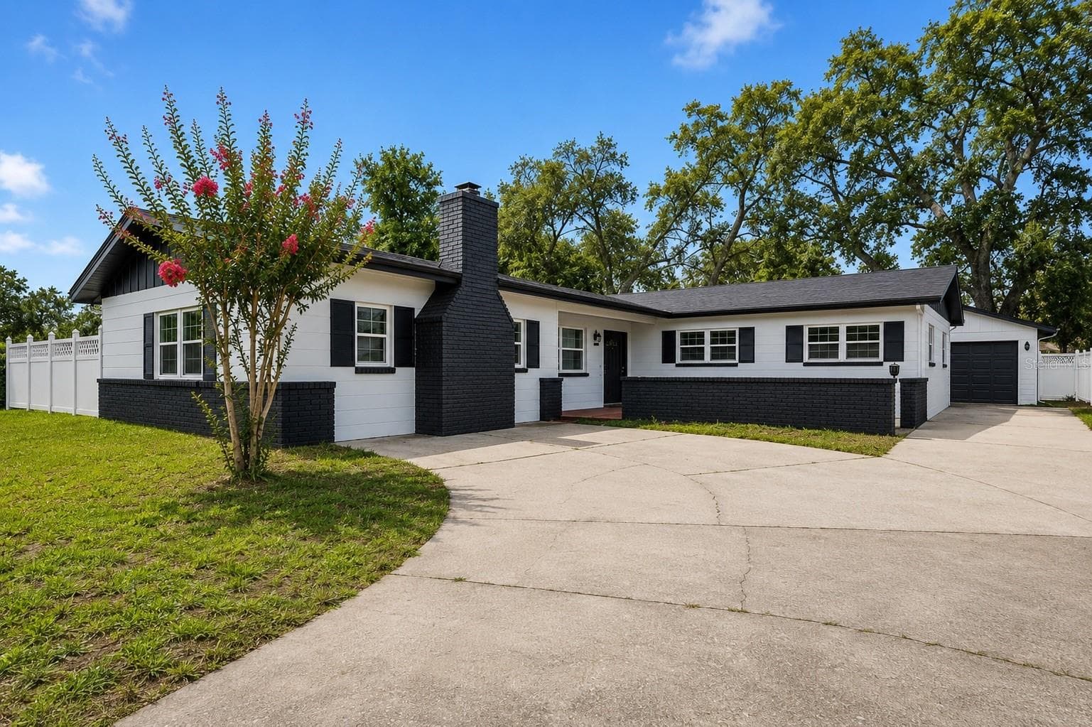 1946 STRATHAVEN RD