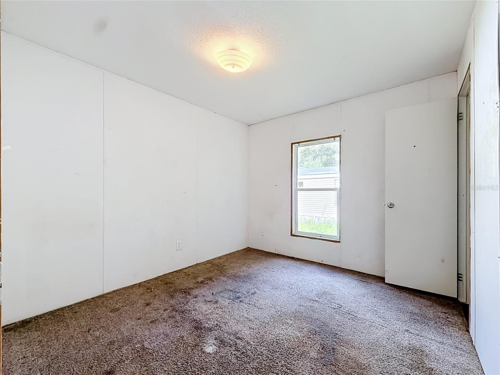Manufactured Home at 21420 NE 41ST ST, WILLISTON, photo 13 of 31