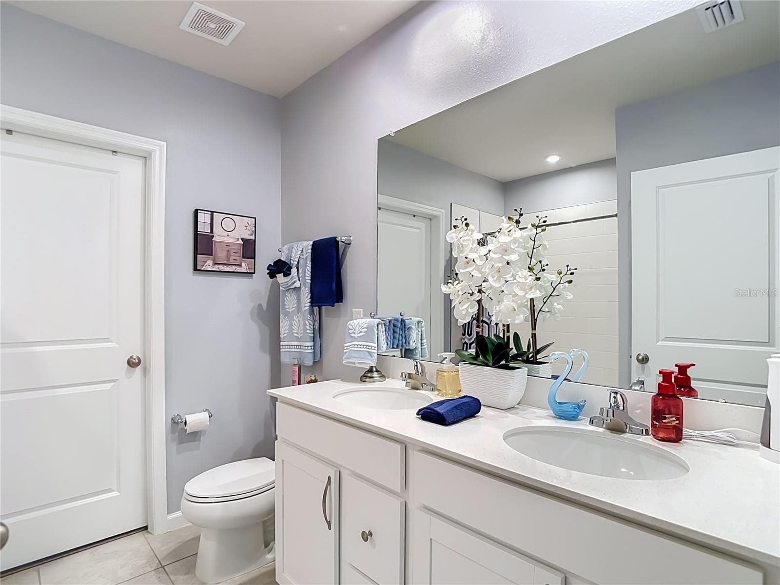 Primary Bathroom, Dual Sinks on First Floor w/Walk-In Closet - 11994 GRIZZLY LN, NEW PORT RICHEY